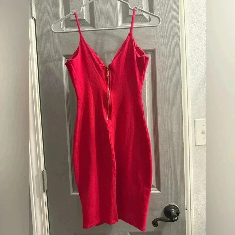 Red bodycon lined dress with spaghetti straps & peephole by Joe & Elle. Size XS - Picture 3 of 6